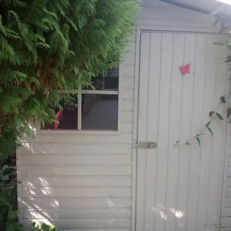 Lägenhet Schoener Mit Gartenterrasse Und Teich