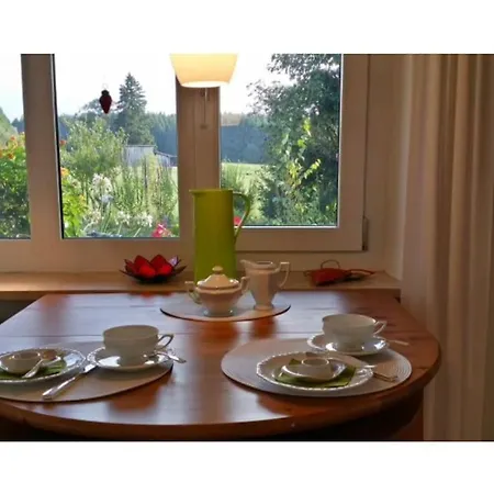 Apartment Schoener Mit Gartenterrasse Und Teich *