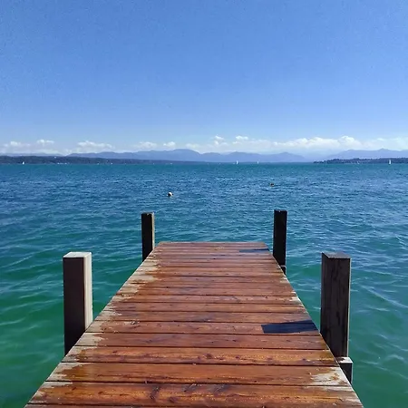 Schoener Mit Gartenterrasse Und Teich * Feldafing