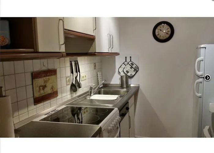 Schoener Mit Gartenterrasse Und Teich Feldafing